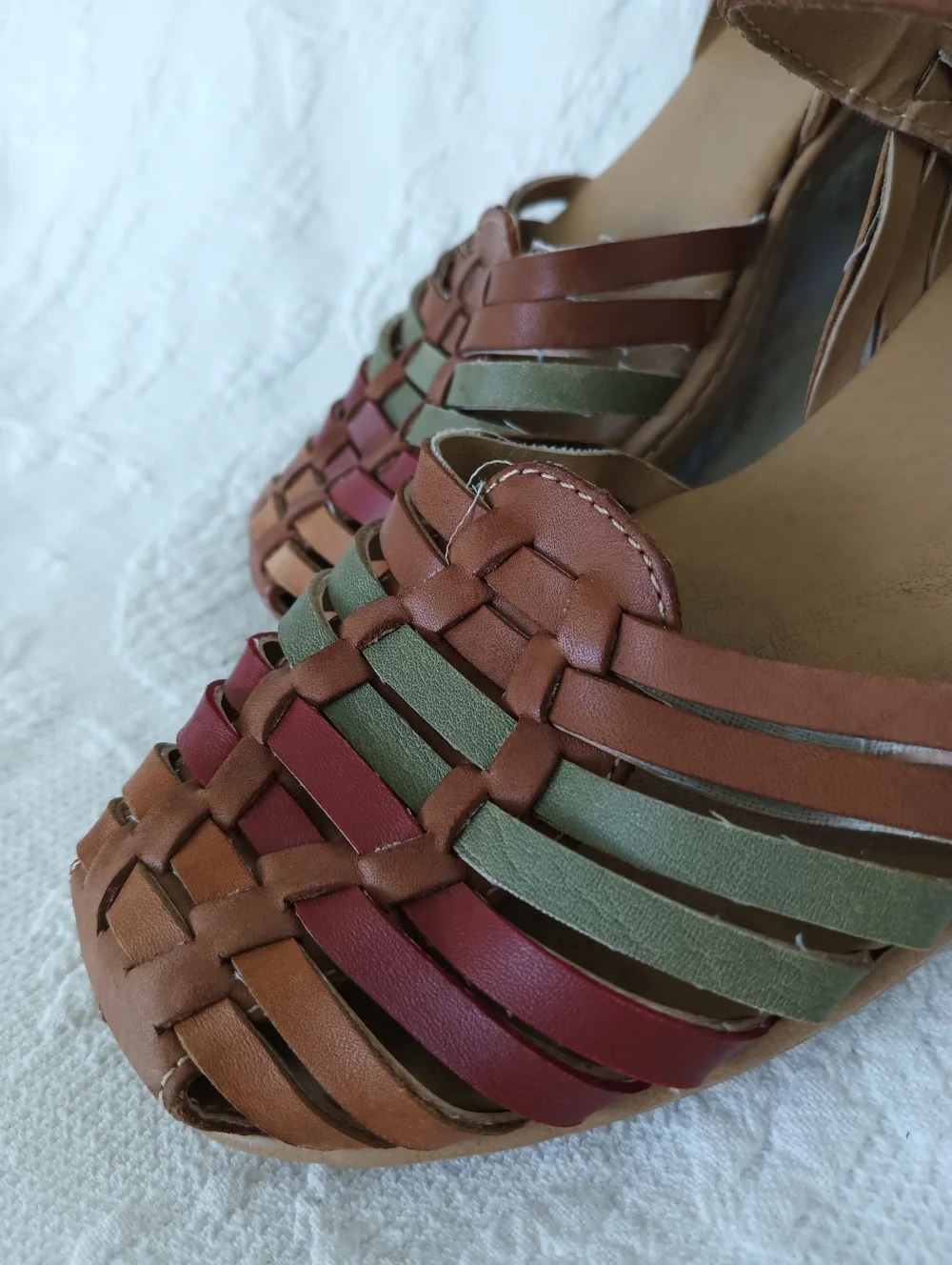 Softspots Brown Multi-Color Woven Leather Sandals Closed Toe Hippie Short Heel 6 - Picture 3 of 13